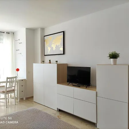 Апартаменти Nuevo Roca Chica, Primera Linea Playa,torremolinos Торремолінос