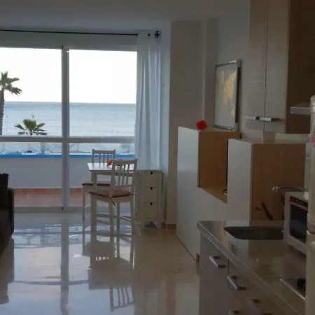 Nuevo Roca Chica, Primera Linea Playa,torremolinos Апартаменти