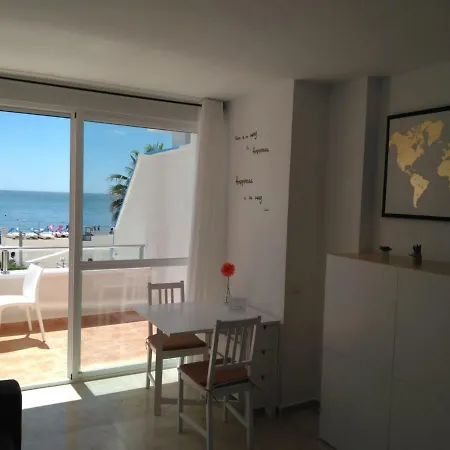 Nuevo Roca Chica, Primera Linea Playa,torremolinos Торремолінос