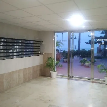 Nuevo Roca Chica, Primera Linea Playa,torremolinos Апартаменти